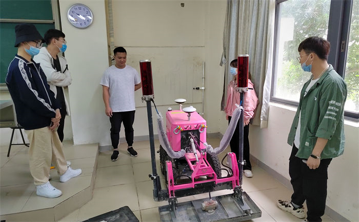 混凝土整平机器人现场操作教学